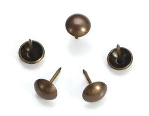 Clavos decorativos de sofá.